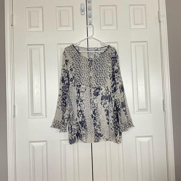 Susan Graver Blouse, Beach Cover Up, Size 1X, Navy & Cream floral, Long Sleeves - Picture 10 of 11